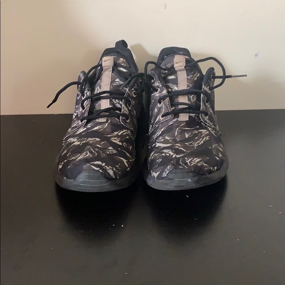 Men’s Nike Roshe Run. - Picture 2 of 5